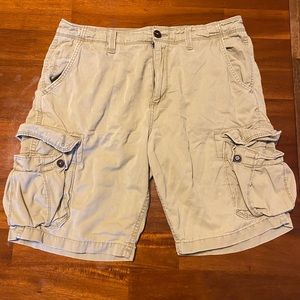 Men’s khaki cargo shorts size 36